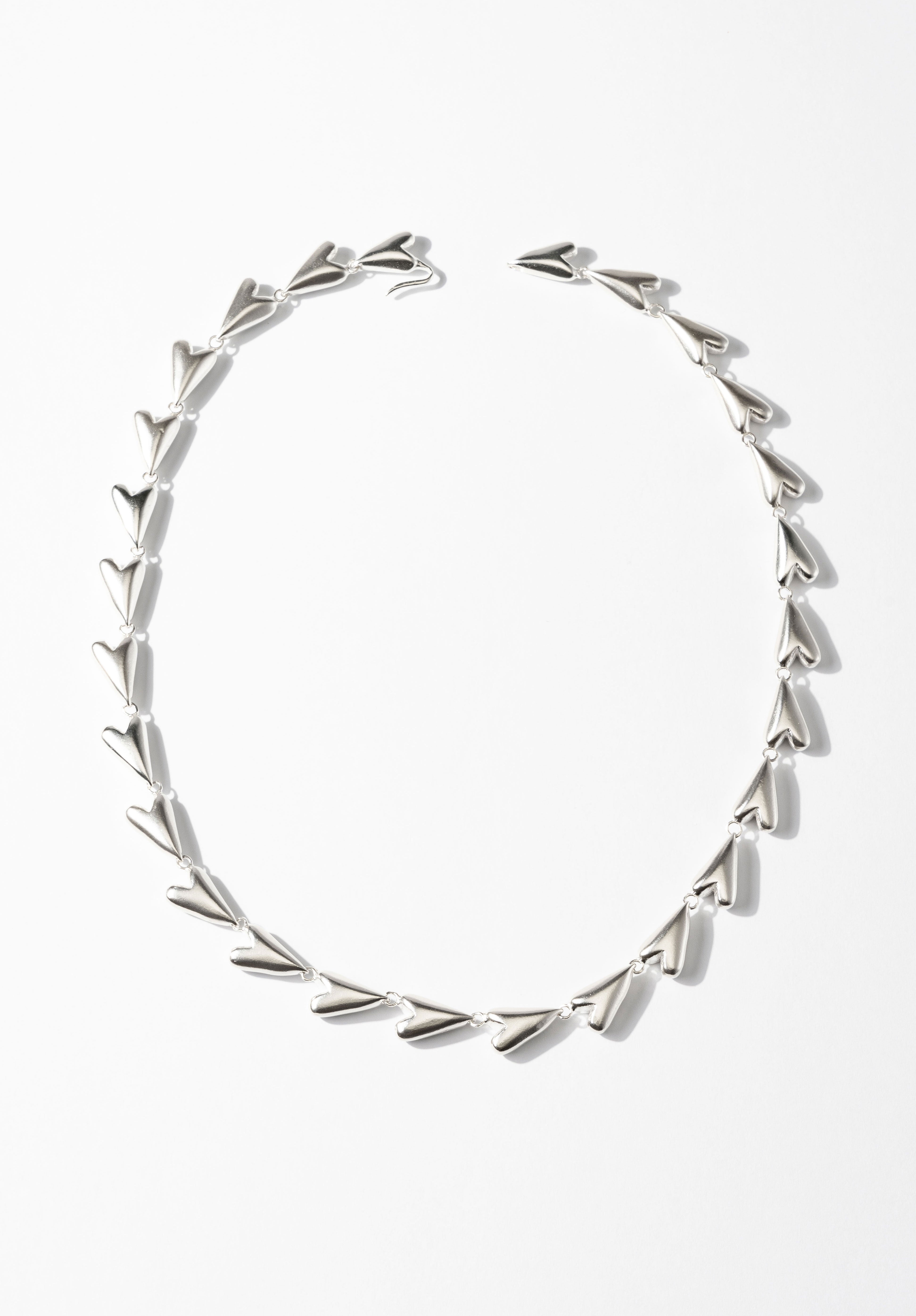 QUEEN OF HEARTS COLAR CORRENTE